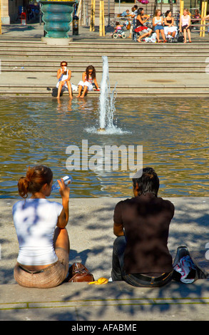 Les gens au centre de Stockholm en Suède Kungsträdgården Europe Banque D'Images