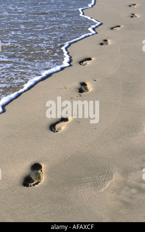 La plage de Ngapali empreintes de pas dans le sable blanc Banque D'Images