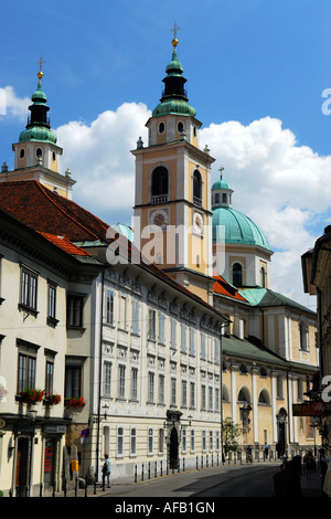 Tours et Dôme de la cathédrale St Nicholas Ljubljana Slovénie Banque D'Images