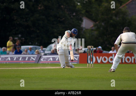 Andrew Strauss jouant pour couvrir quatre s'exécute. Banque D'Images