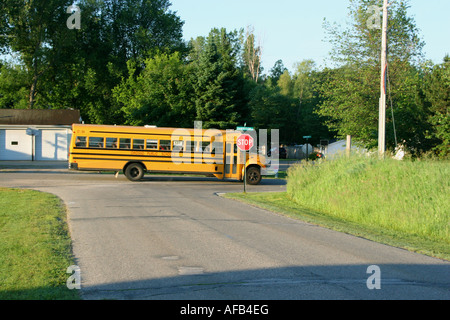 School Bus, en route pour l'école Midwest USA Banque D'Images