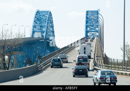 L'approche de James Allen N pont Skyway sur Queen Elizabeth Way, près de Hamilton Ontario Canada Banque D'Images
