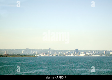 Une vue de Hamilton (Ontario) à partir du pont Skyway N James Allen sur le lac Ontario Banque D'Images