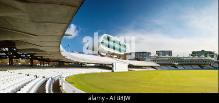 Vue panoramique des Lords Cricket Ground. De Compton se tenir à l'égard des systèmes" Natwest Media Center. Banque D'Images