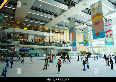 Patinoire de glace Festival Walk Shopping Arcade à Kowloon Tong Hong Kong Chine Banque D'Images