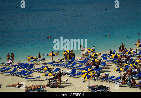 La vie à la plage à Playa de Amadores près de Porto Rico ville, Gran Canaria Espagne Banque D'Images