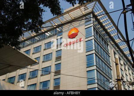 Pékin CHINE , bâtiment moderne de bureau d'affaires, à l'extérieur du Chinaoil 'bâtiment du siège social' avec logo, capitalisme chinois, pétrole chinois Banque D'Images