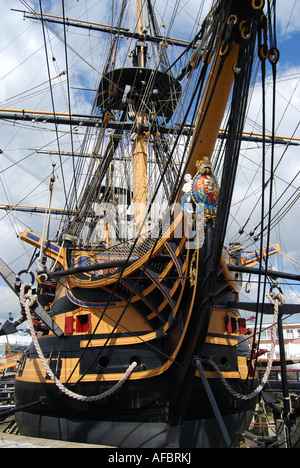 Bow et figurehead, célèbre vaisseau amiral de Nelson, HMS Victory, chantier naval historique, Portsmouth, Hampshire, Angleterre, Royaume-Uni Banque D'Images