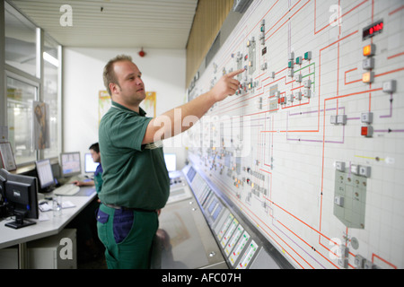 Brauerei C UNE Veltins GmbH und Co l'infuseur et malteur Mike Brill dans le filtre cave dans le brewhouse Banque D'Images