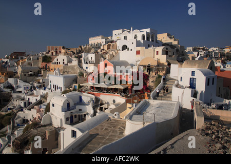 Début de soirée sur la ville d'Oia, Santorin, Grèce, Europe Banque D'Images