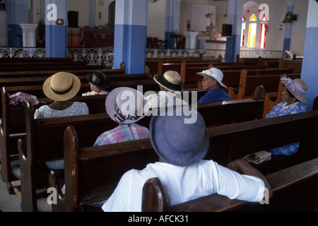 Sainte-Lucie,Antilles,Iles du vent,Caraïbes orientales,Petites Antilles,Tropiques,climat chaud,climat,Soufrière,Eglise catholique romaine,Noirs Afr Banque D'Images