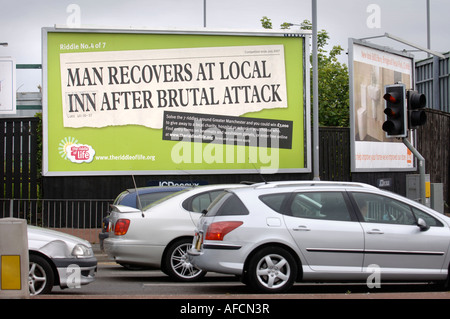 Un PANNEAU AVEC UN MESSAGE CRYPTIQUE DE LA BIBLE RELIGOUS À BURY UK Banque D'Images