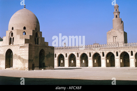 Géographie / voyage, géographie / voyage, Egypte, le Caire, mosquées, mosquée Ibn Tulun, cour intérieure avec hall pilier, minaret en spirale et salle de pompage, Banque D'Images