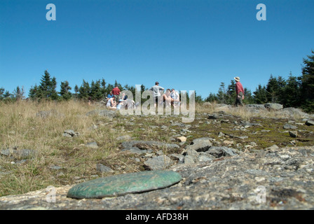 Us Geological Survey marqueur sur le sommet du mont Hale situé dans les Montagnes Blanches du New Hampshire USA Banque D'Images