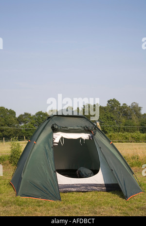 Tente dans un camping dans la région de la New Forest, en Angleterre. Banque D'Images