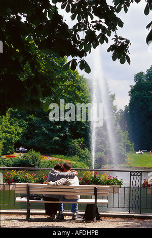 Kurpark avec lac, Wiesbaden, Hesse, Allemagne Banque D'Images