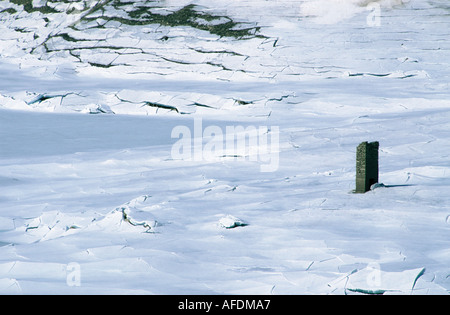 Réservoir gelé lac Lago di Vernago (Vernagt Stausee), Val Senales Schnalstal) (Trentin-Haut-Adige Italie Avril 1999 Banque D'Images