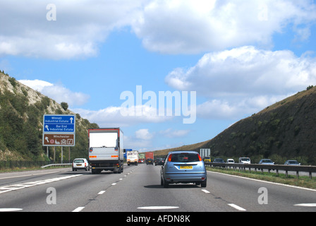 La circulation sur autoroute M3, Hampshire, Angleterre, Royaume-Uni Banque D'Images