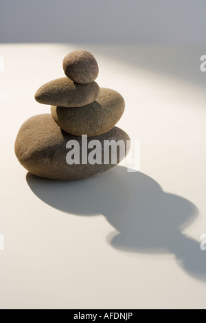 Pile de pierres équilibré dans le Zen comme paramètre Banque D'Images