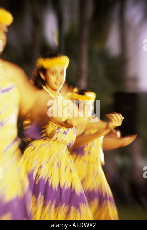 Danseurs Hula hawaïenne, la plage de Waikiki, Honolulu, Oahu, Hawaii, USA Banque D'Images