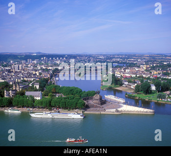 Vue panoramique de Deutsches Eck (coin allemand) à Koblenz en Allemagne Banque D'Images