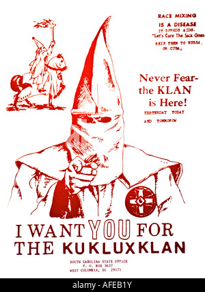 Pour l'affiche de recrutement le Ku Klux Klan membre masqué feuille montrant Banque D'Images