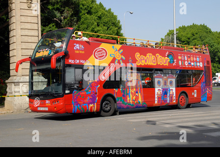 Open top bus touristique à Séville Banque D'Images