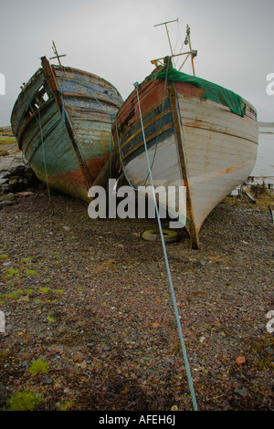 Bateaux de pêche abandonnés, près de Salen, île de Mull Ecosse Banque D'Images