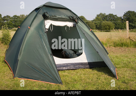 Tente dans un camping dans la région de la New Forest, en Angleterre. Banque D'Images