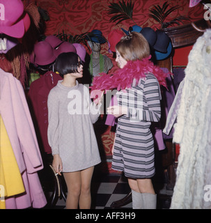 BIBA dans le magasin Shoppers Biba dans Kensington High Street Londres en 1967 Banque D'Images