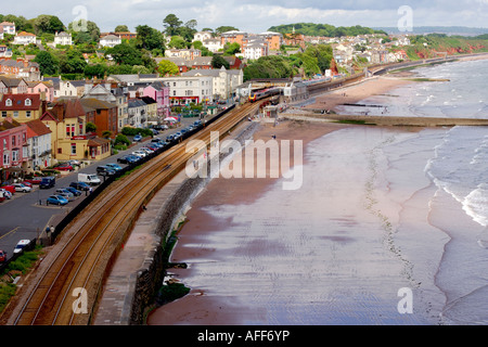 La station balnéaire d'Exmouth dans le sud du Devon avec la ligne de chemin de fer longeant le front de mer Banque D'Images