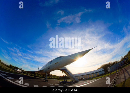 Concept Concorde à l'homme l'aéroport de Manchester Banque D'Images