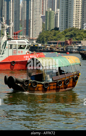 Junk Boat à Aberdeen Harbour Banque D'Images