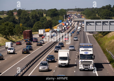 Transports - le trafic massif sur l'autoroute M6 au Royaume-Uni Banque D'Images