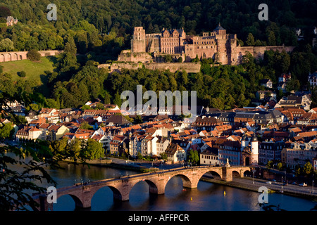 Heidelberg, Allemagne, avec château et le vieux pont sur le Neckar Banque D'Images