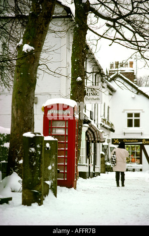 Prestbury Cheshire village de neige