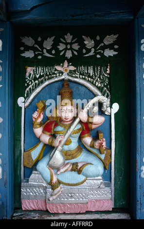 L'Inde Karnataka Mysore figure sculptée artisanat de narada déité musicial de temple char Banque D'Images