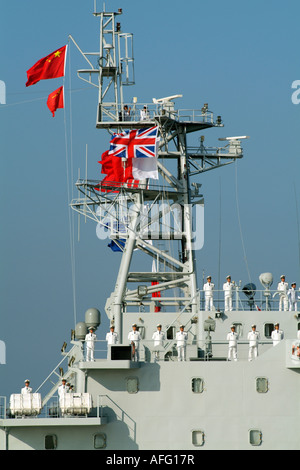 Le Wei Shanhu un navire de ravitaillement de la Marine chinoise entre dans Portsmouth Angleterre Banque D'Images