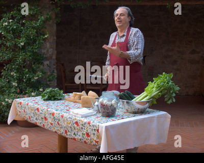 Chef de cuisine effectue pour les touristes qui séjournent à l'hôtel Villa Rosa agriturisimo Panzano in Chianti Italie Pas de presse dispo Banque D'Images