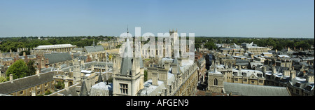 Une vue panoramique sur le centre de Cambridge à partir de la Grand'église St Mary Banque D'Images