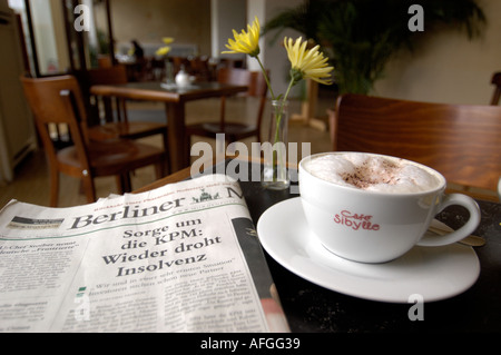 Intérieur du célèbre Café Sibylle sur Karl Marx Allee dans l'ancien Berlin-Est 2005 Banque D'Images