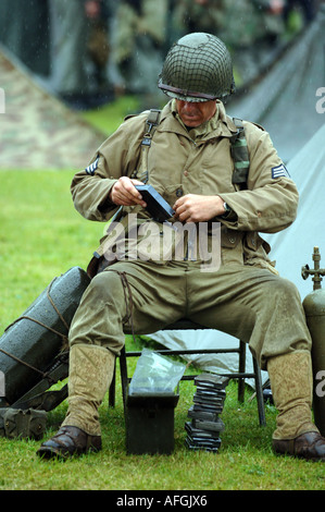 Des soldats, des soldats américains de la Seconde Guerre mondiale, la société de reconstitution. La Seconde Guerre mondiale, l'Association d'histoire vivante. Banque D'Images