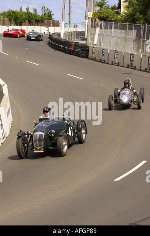 Fraser Nash Le Mans Replica 1950 et Cooper Mk13 1959 course de rue classique Dunedin ile sud Nouvelle Zelande Banque D'Images