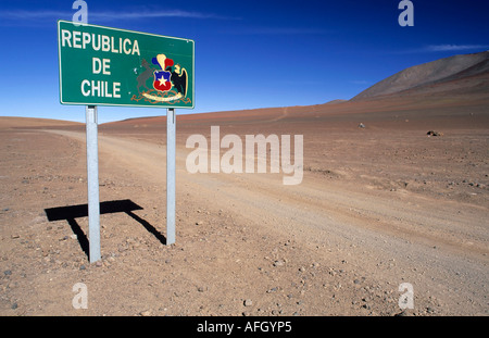 Inscrivez-vous à la frontière bolivienne, près de Laguna Verde, Chili Banque D'Images