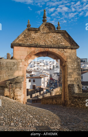 Arc de Philippe V, pont romain et promenade à Ronda Espagne Banque D'Images