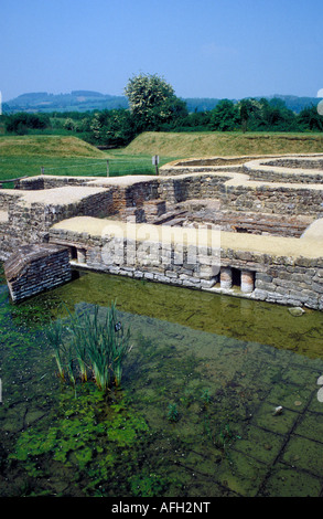 Source thermale romaine lors d'une excavation près de St Père sous Vézelay Bourgogne France Banque D'Images