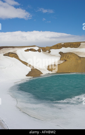 L'enfer du cratère Viti caldera près du mont Krafla près du lac Myvatn Reykjahlid Islande du Nord Europe de l'UE quand l'enfer gèle Banque D'Images