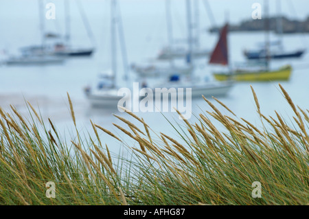 Bateaux amarrés au large de St Agnes Îles Scilly England UK Banque D'Images