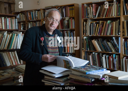 Richard Booth portrait MBE Hay Festival de littérature et arts ce qu'on appelle le Roi de foin dans sa deuxième main utilisée books shop Hay-on-Wye au Pays de Galles 2006 2000s Banque D'Images