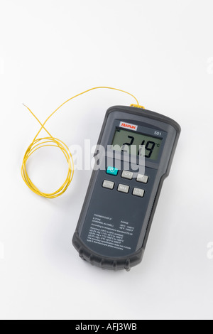 Thermomètre numérique à l'aide d'un capteur de jonction thermocouple Banque D'Images